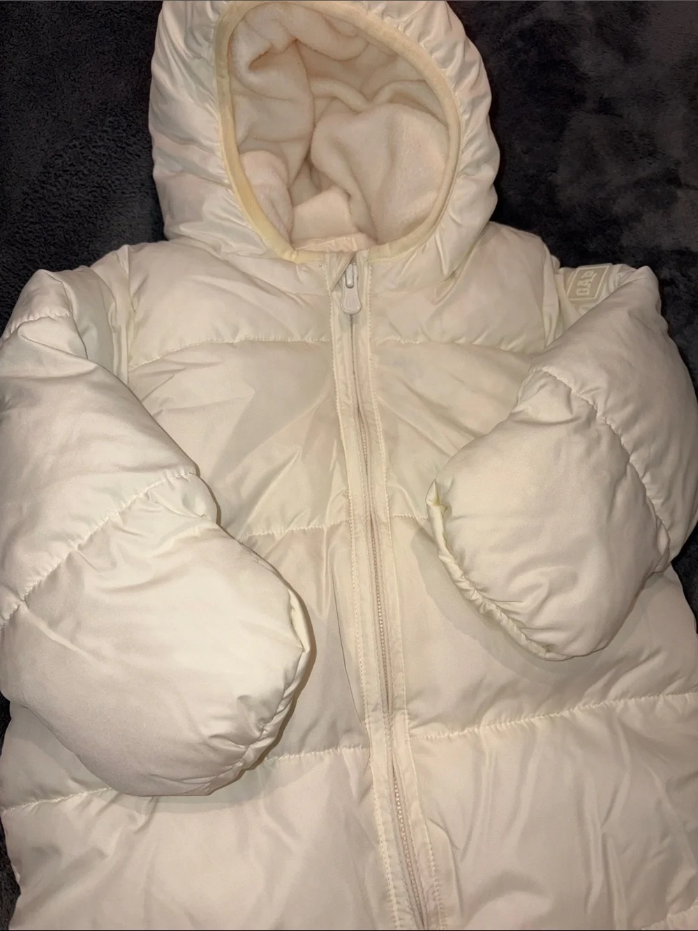 GAP cream puffer